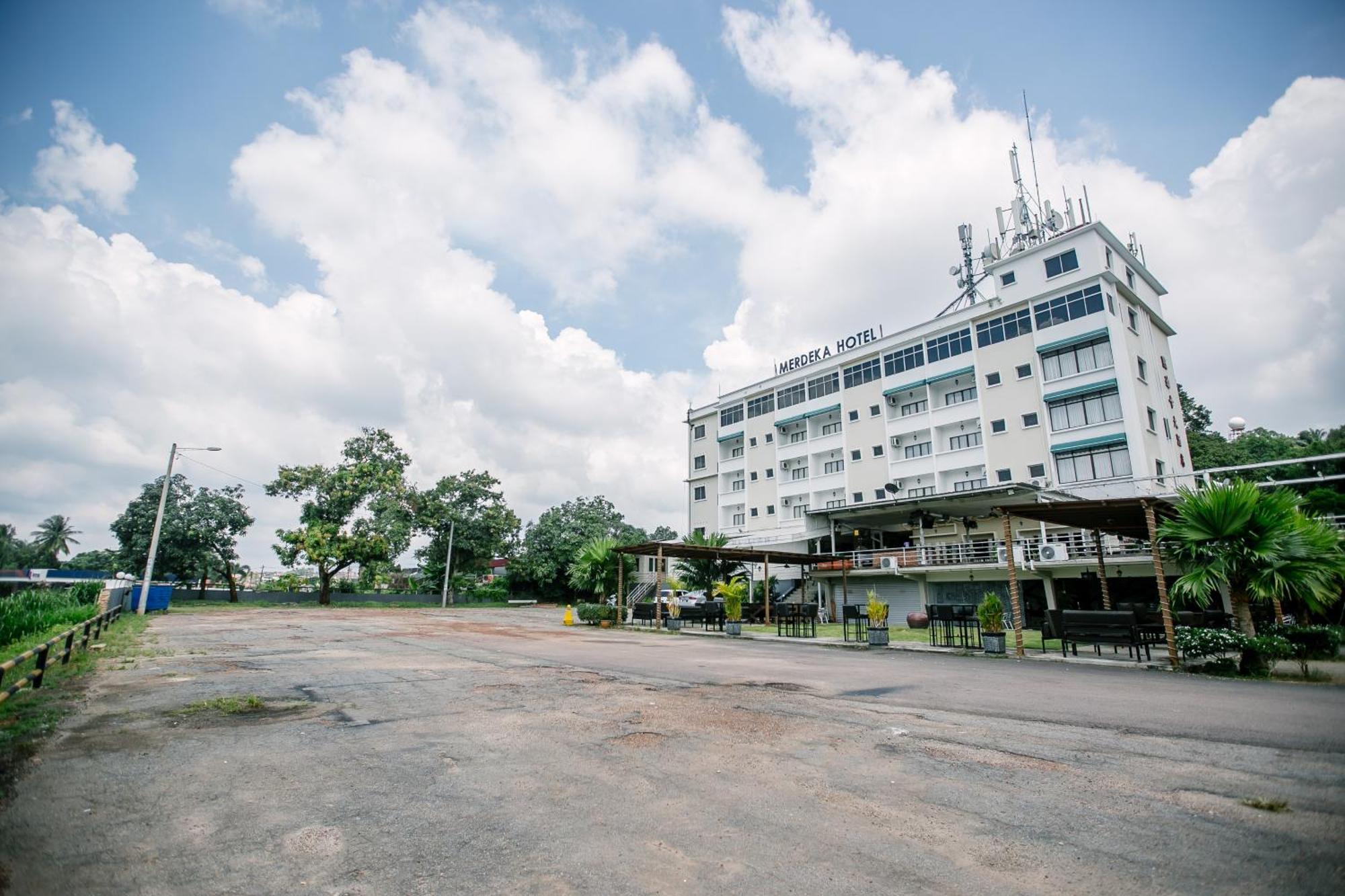 Merdeka Hotel Kluang Exterior photo