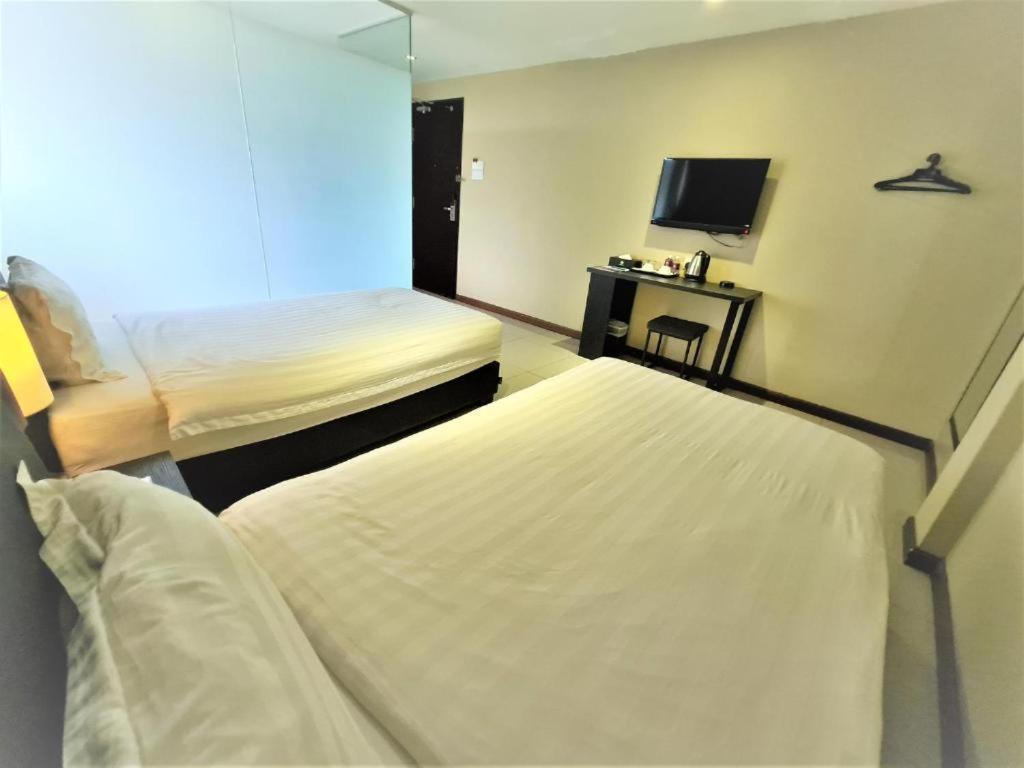 Merdeka Hotel Kluang Exterior photo