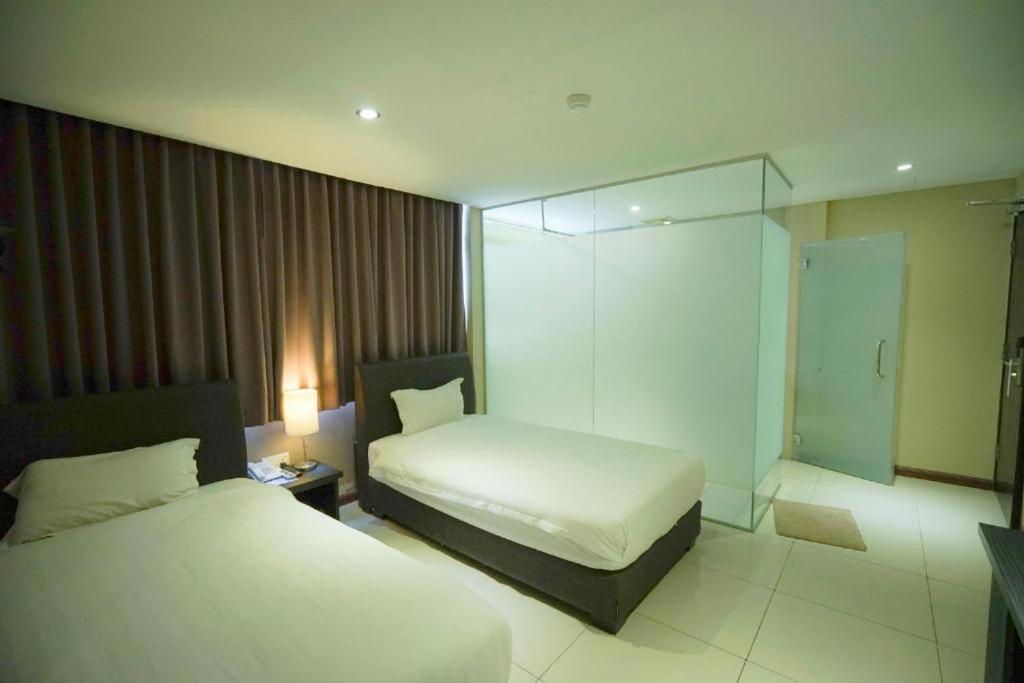 Merdeka Hotel Kluang Exterior photo