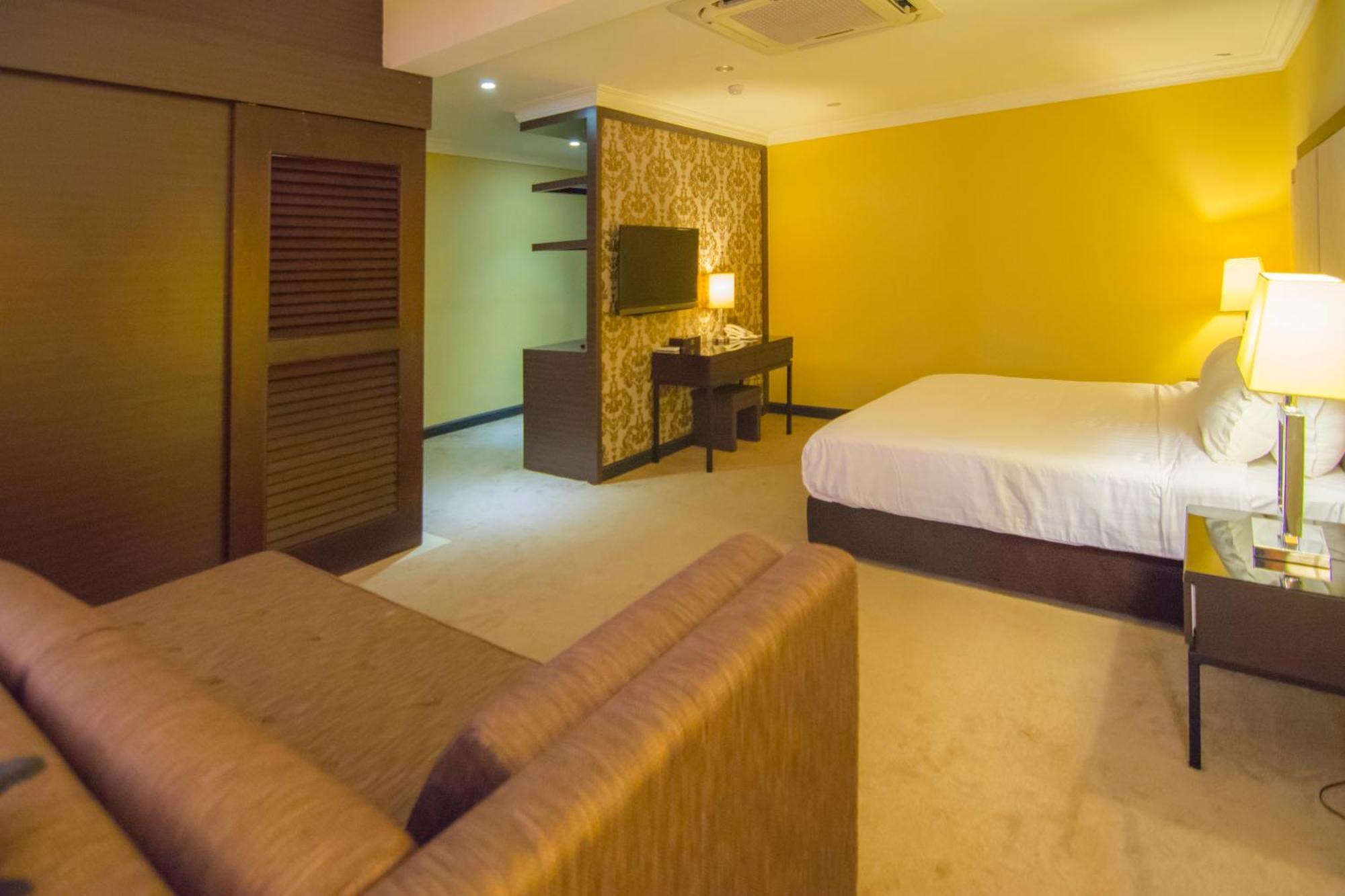 Merdeka Hotel Kluang Exterior photo