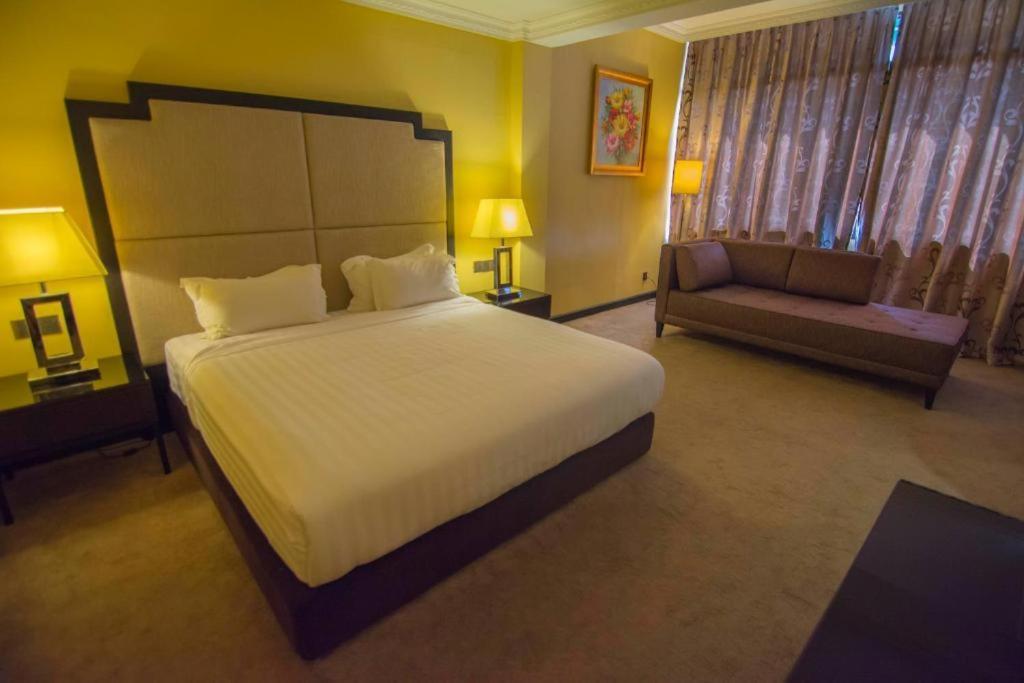 Merdeka Hotel Kluang Exterior photo