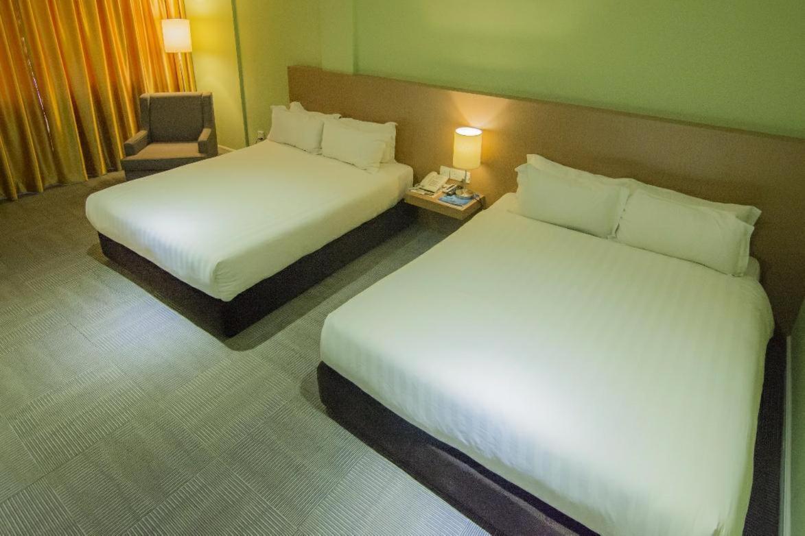 Merdeka Hotel Kluang Exterior photo