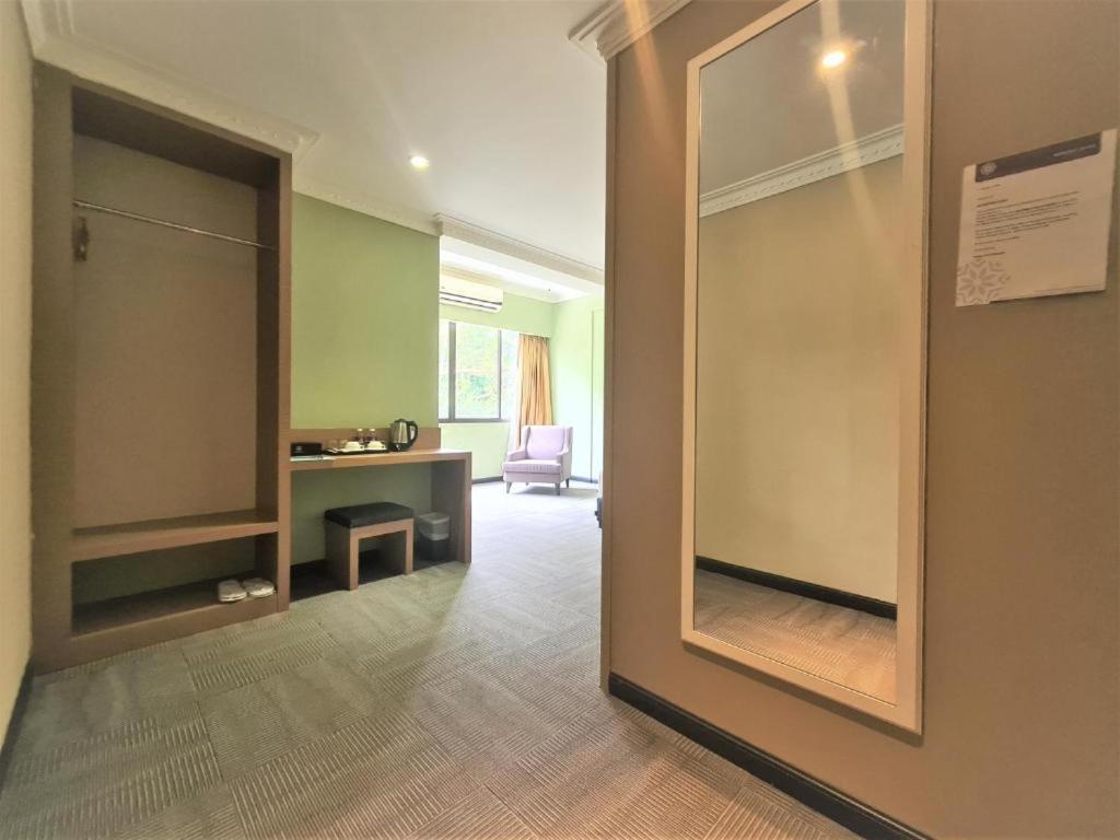 Merdeka Hotel Kluang Exterior photo