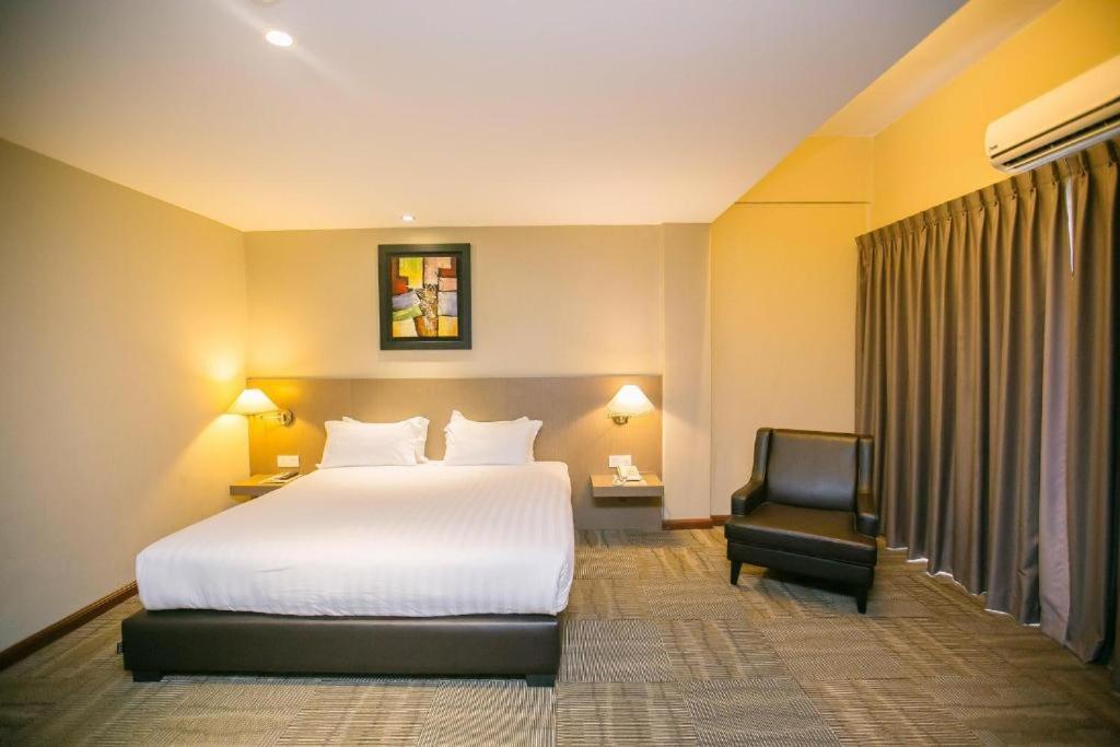 Merdeka Hotel Kluang Exterior photo